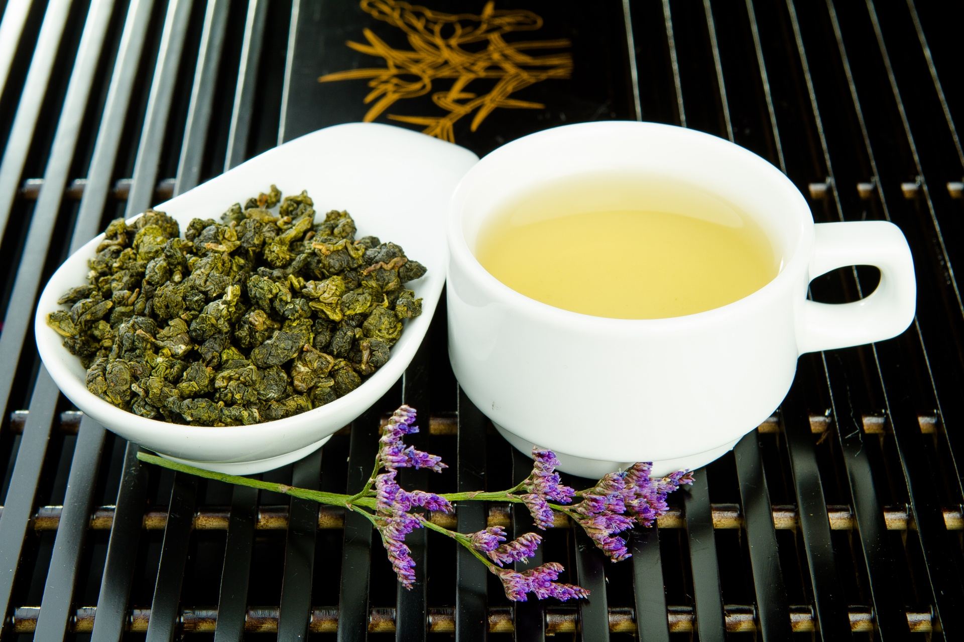 Oolong: The Art and Taste of Oriental Tea